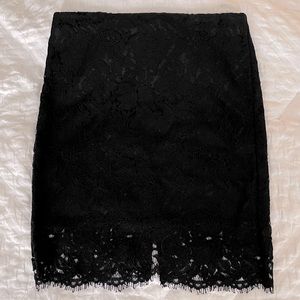 Women’s Banana Republic black lace pencil skirt size 8. Back zip closure.